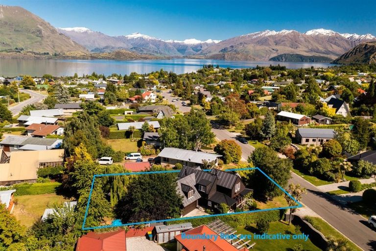 Photo of property in 9 Hunter Crescent, Wanaka, 9305
