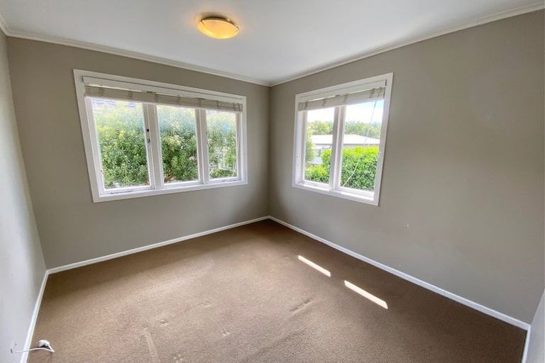 Photo of property in 13 Graham Avenue, Te Atatu Peninsula, Auckland, 0610
