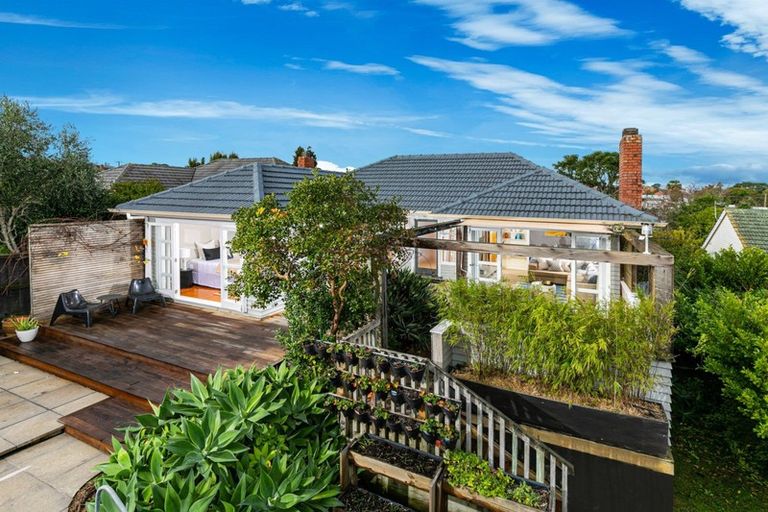 Photo of property in 25 Alamein Avenue, Belmont, Auckland, 0622