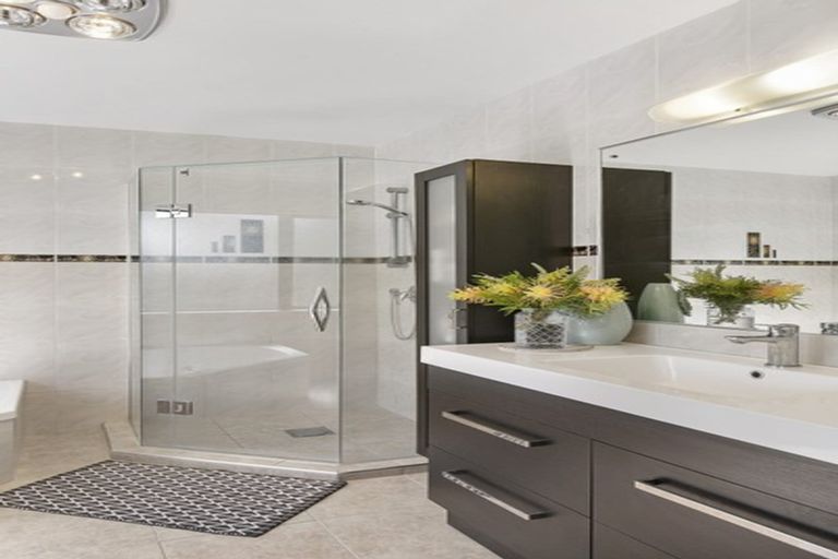 Photo of property in 23 Onemana Way, Te Atatu Peninsula, Auckland, 0610