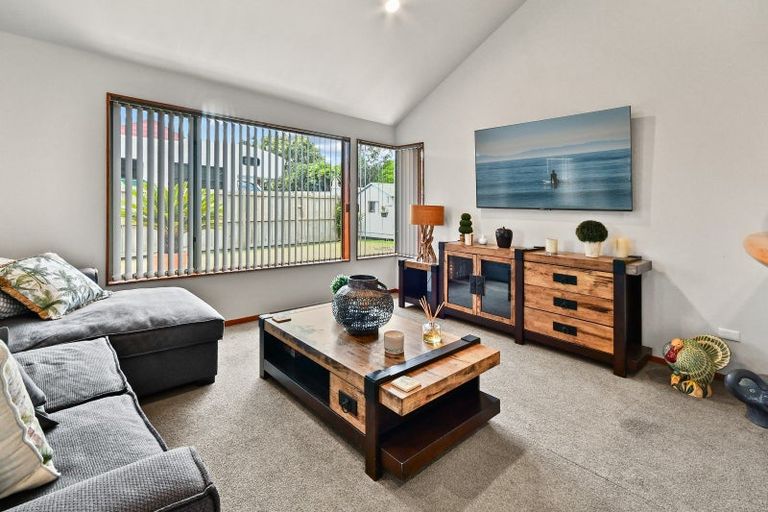 Photo of property in 3 Trossach Place, Wattle Downs, Auckland, 2103