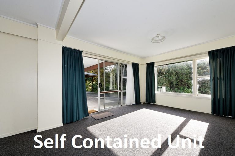 Photo of property in 136 Godley Road, Green Bay, Auckland, 0604