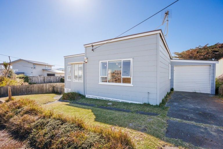 Photo of property in 13 Nelson Street, Foxton Beach, Foxton, 4815
