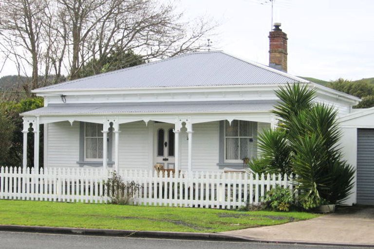 Photo of property in 84 Awaroa Road, Helensville, 0800