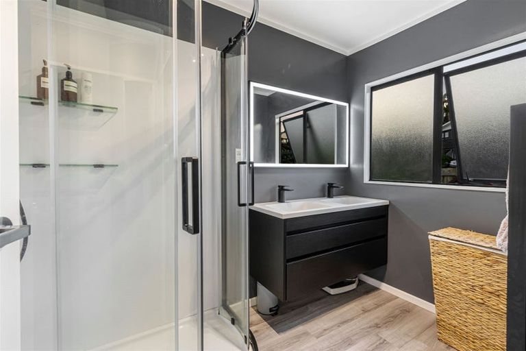 Photo of property in 38 Garton Drive, Massey, Auckland, 0614