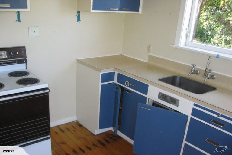 Photo of property in 15a Rakeiora Grove, Korokoro, Lower Hutt, 5012
