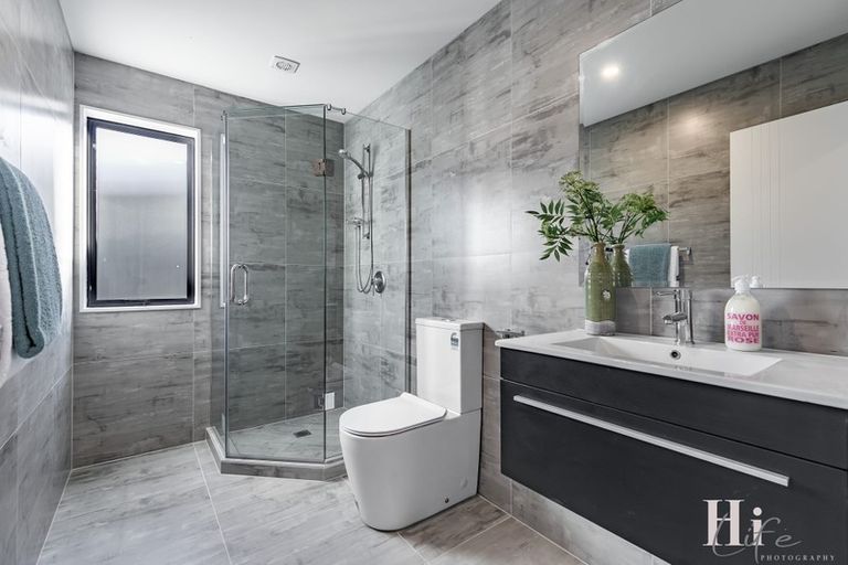 Photo of property in 8 Celestial Crescent, Orewa, 0931