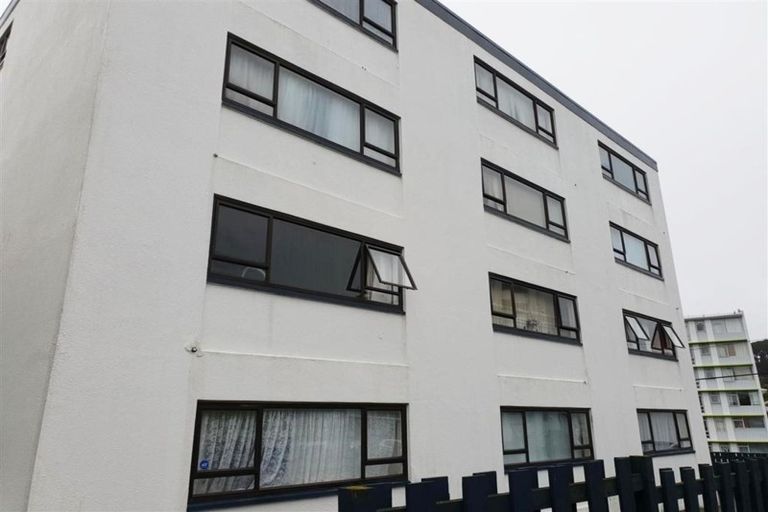 Photo of property in 6/52 Russell Terrace, Berhampore, Wellington, 6023