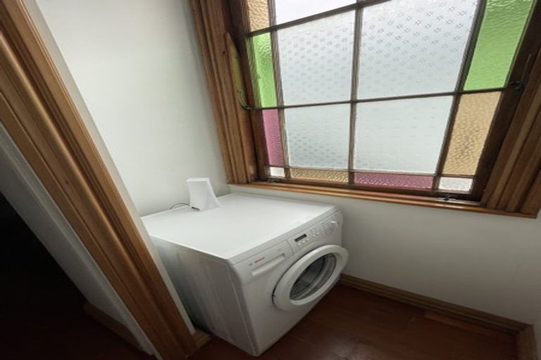 Photo of property in 17 Shannon Street, Mount Victoria, Wellington, 6011