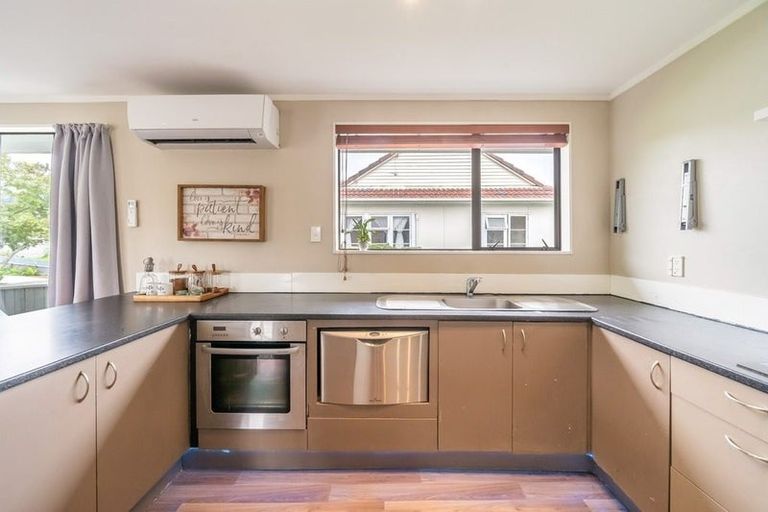 Photo of property in 2/79 Molesworth Street, Taita, Lower Hutt, 5011