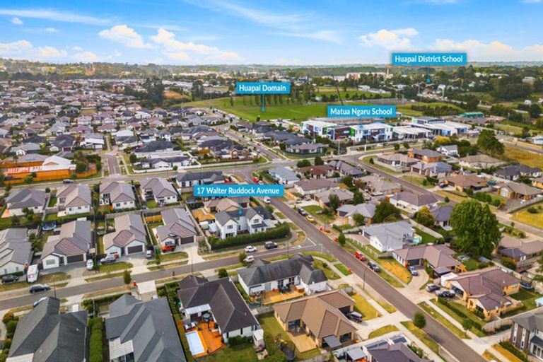 Photo of property in 17 Walter Ruddock Avenue, Kumeu, 0810