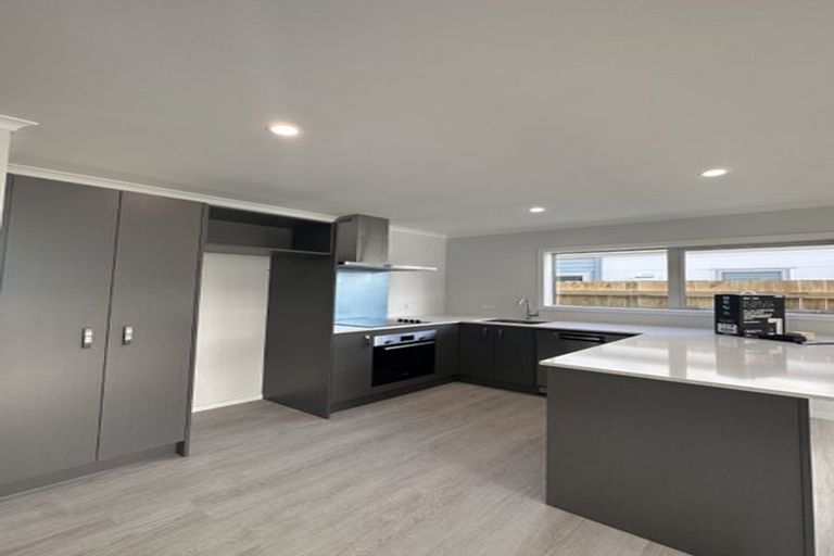 Photo of property in 26 Koru Loop, Paraparaumu, 5032