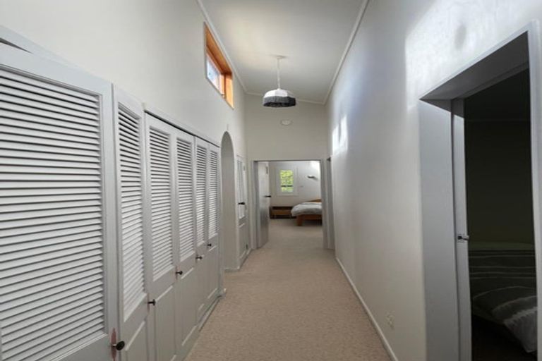 Photo of property in 5 Kate Way, Karori, Wellington, 6012