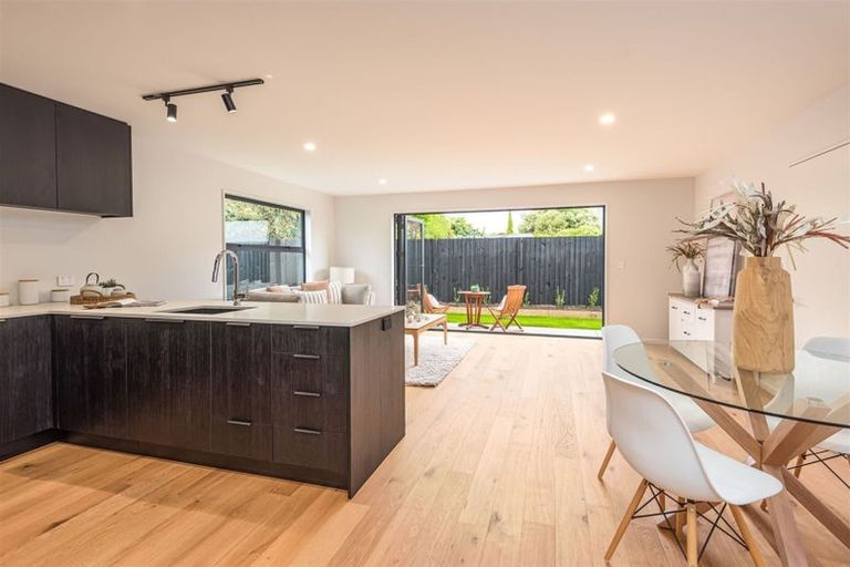 Photo of property in 2/117 Hills Road, Edgeware, Christchurch, 8013