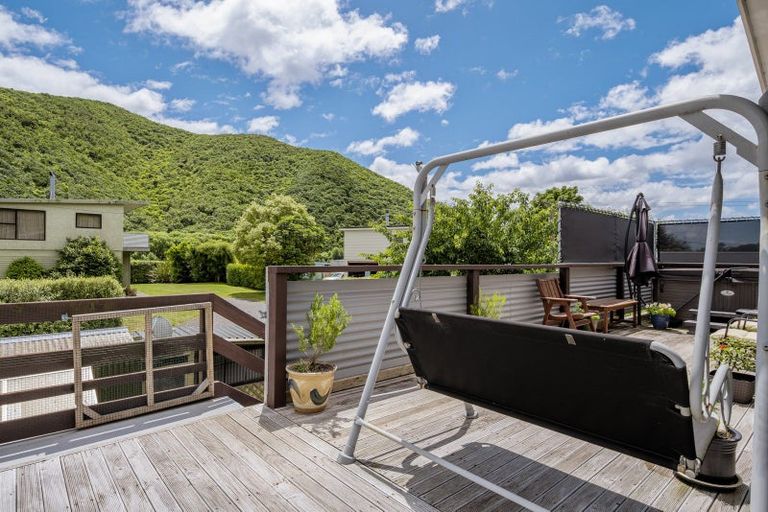 Photo of property in 14 Beach Road, Waikawa, Picton, 7220