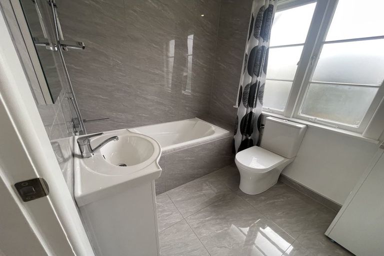 Photo of property in 46 Miro Street, New Lynn, Auckland, 0600