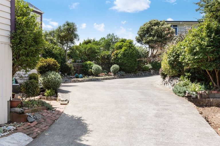 Photo of property in 33 Forth Place, Papakowhai, Porirua, 5024