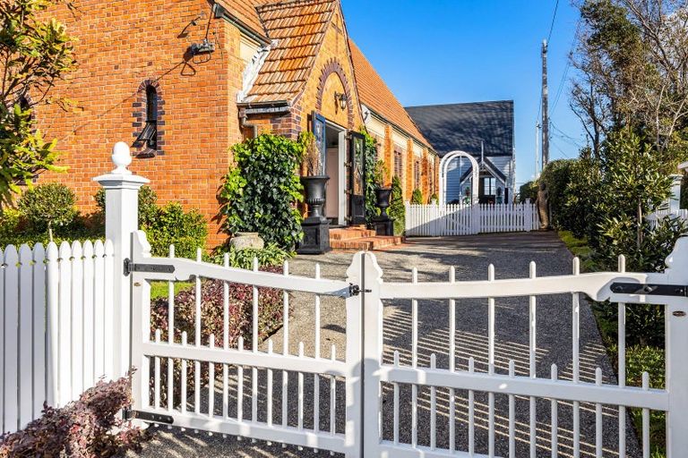 Photo of property in 95a Calliope Road, Stanley Point, Auckland, 0624