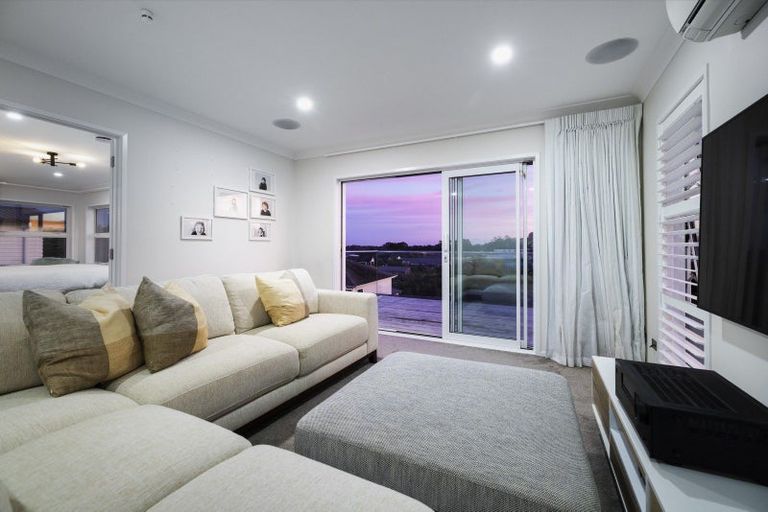 Photo of property in 2 Tauwaka Crescent, Riverhead, 0820