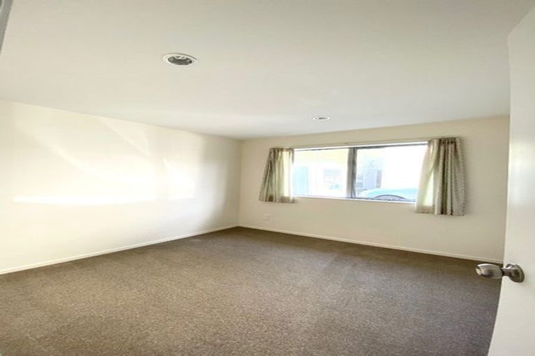 Photo of property in 24 Mirrabooka Avenue, Botany Downs, Auckland, 2010