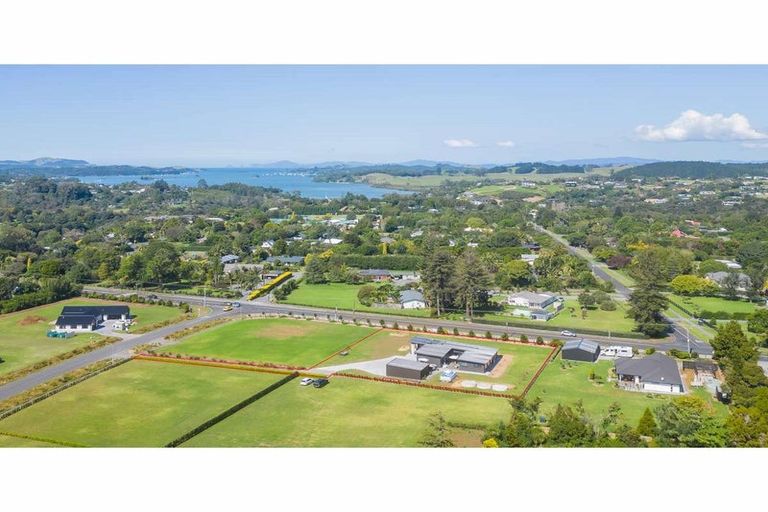 Photo of property in 3 Tareha Place, Kerikeri, 0230