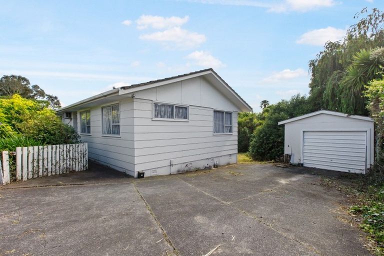 Photo of property in 48 Kaikoura Street, Henderson, Auckland, 0612
