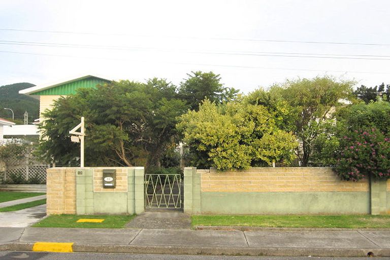 Photo of property in 52 Kaitawa Crescent, Paraparaumu, 5032