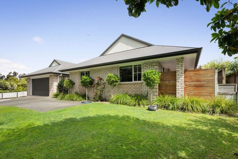 Photo of property in 2 Bransley Grove, Katikati, 3129