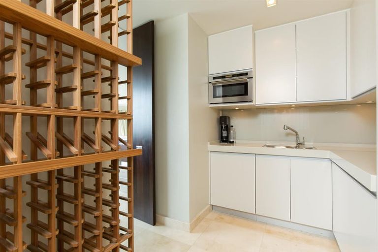 Photo of property in Shangri La Apartments, 5/97 Jervois Road, Herne Bay, Auckland, 1011