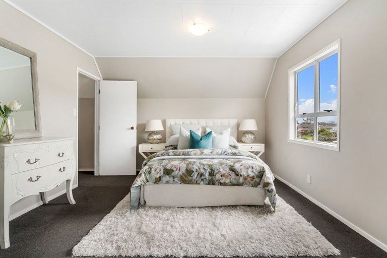 Photo of property in 1/54 De Quincey Terrace, Highland Park, Auckland, 2010