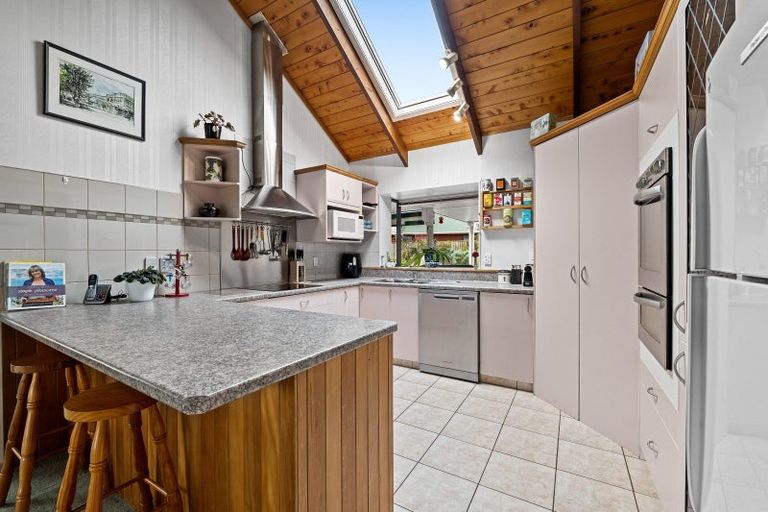 Photo of property in 35 Manu Crescent, Upper Vogeltown, New Plymouth, 4310