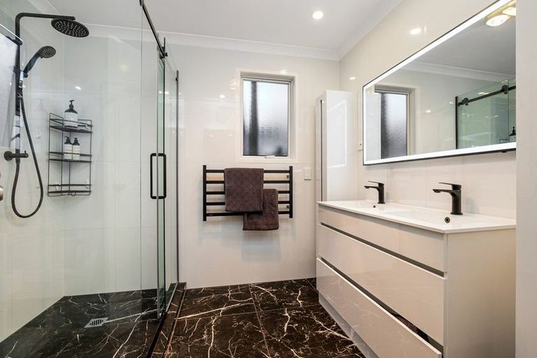 Photo of property in 19 Twin Court, Albany, Auckland, 0632