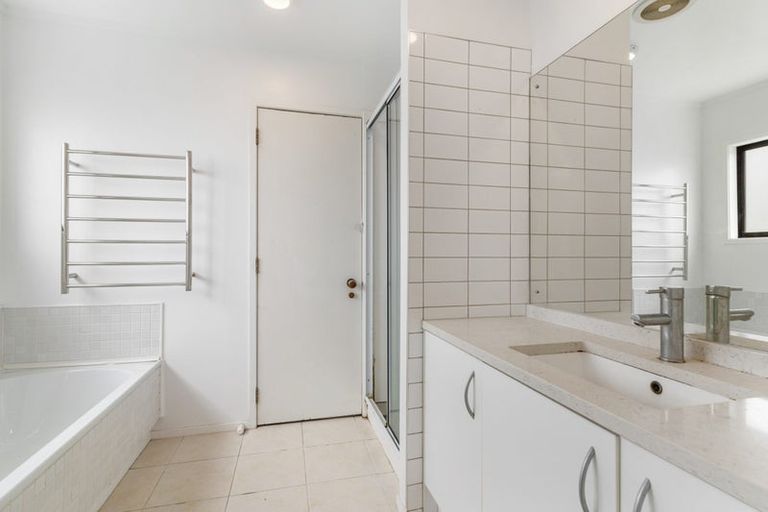 Photo of property in 1/16 Cairnbrae Court, Northcross, Auckland, 0632