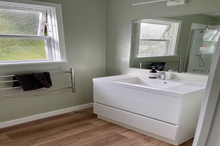 Photo of property in 32 Hollies Crescent, Johnsonville, Wellington, 6037