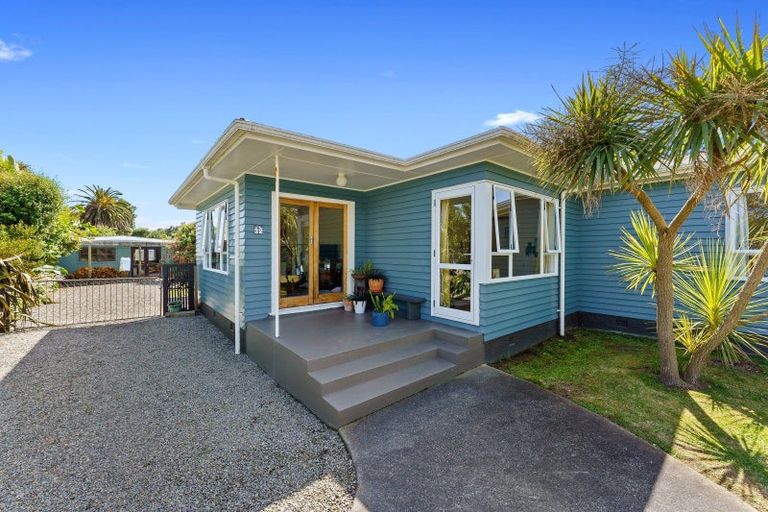 Photo of property in 32 Kiharoa Street, Otaki Beach, Otaki, 5512