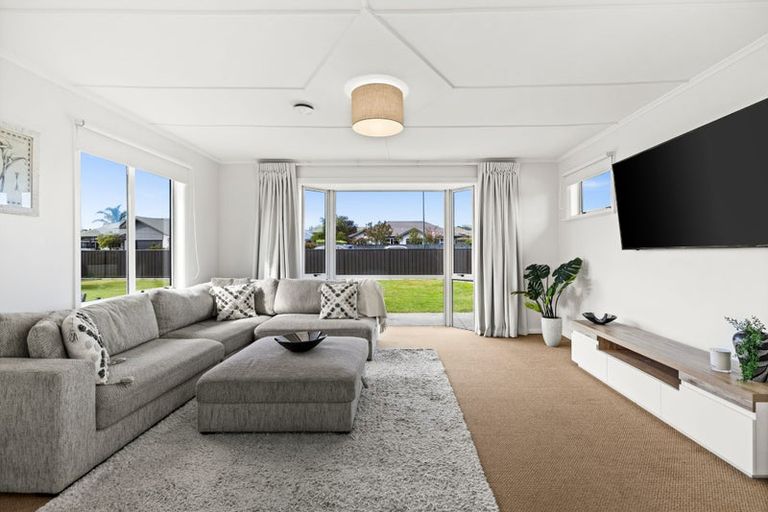 Photo of property in 33 Romanes Drive, Havelock North, 4130