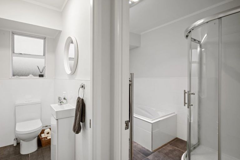 Photo of property in 48 Marlborough Avenue, Glenfield, Auckland, 0629