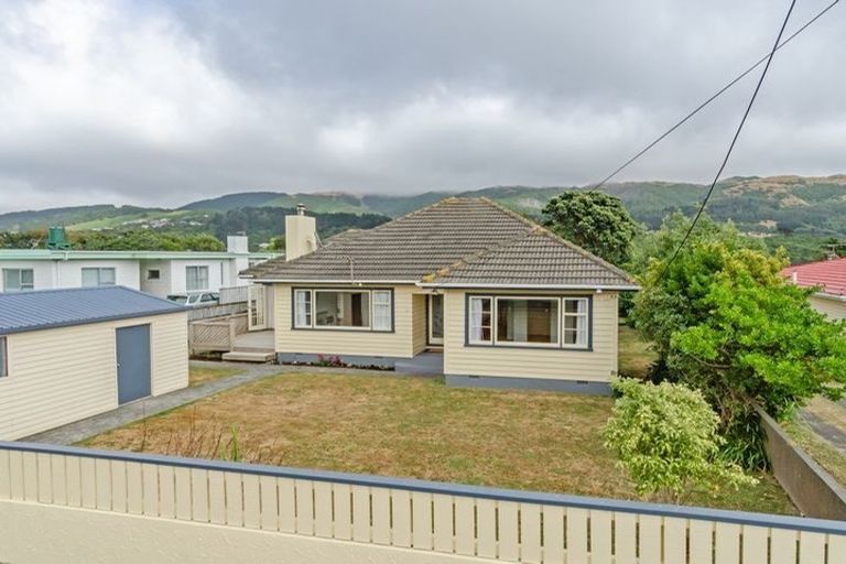 Photo of property in 41 Coates Street, Tawa, Wellington, 5028