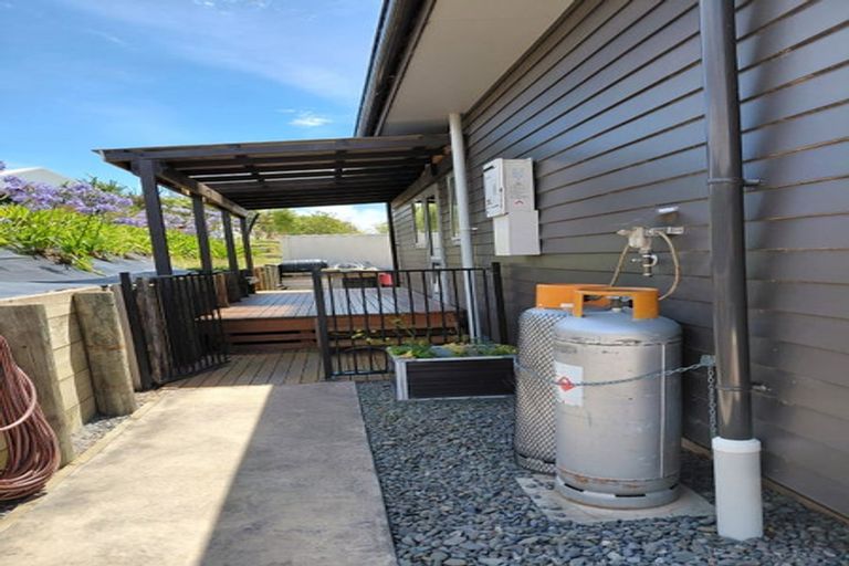 Photo of property in 37 Quarry Ridge, Poraiti, Napier, 4182