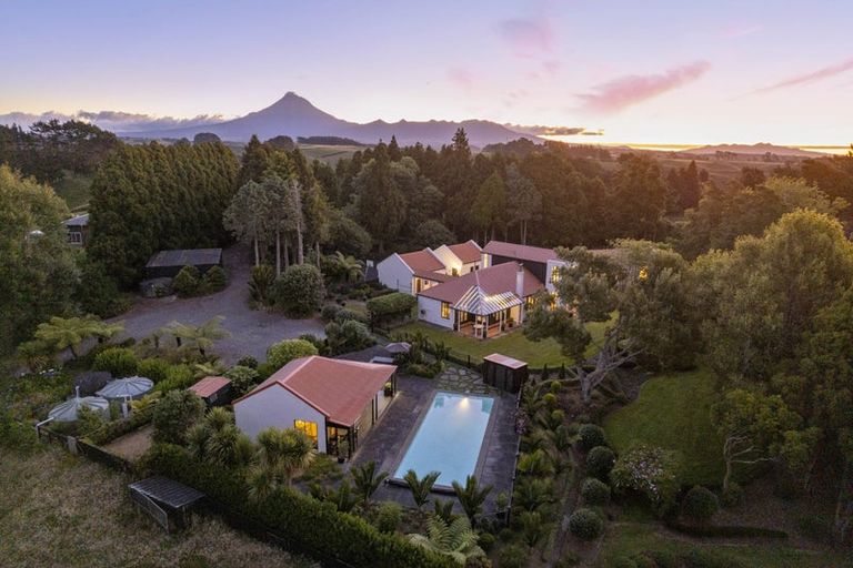 Photo of property in 221 Awai Road, Tarurutangi, New Plymouth, 4372