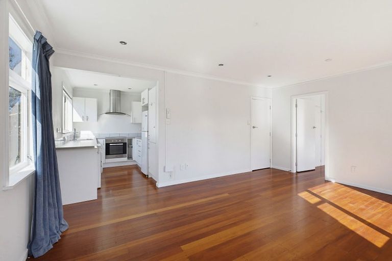 Photo of property in 3/139 Queens Drive, Lyall Bay, Wellington, 6022
