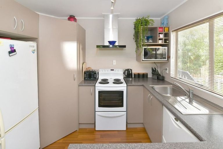 Photo of property in 11a Greta Place, Stanmore Bay, Whangaparaoa, 0932
