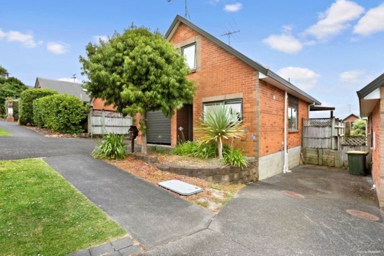 Photo of property in 4/37 Fields Parade, Oteha, Auckland, 0632