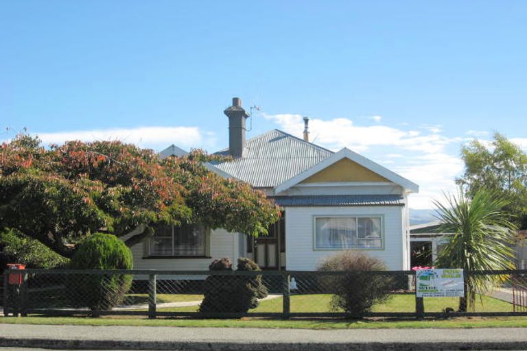 Photo of property in 30 Rhodes Street, Waimate, 7924