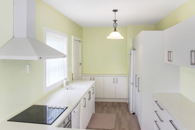 Photo of property in 308 Riccarton Road, Upper Riccarton, Christchurch, 8041