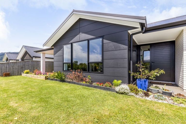 Photo of property in 12 Teiaroa Street, Waikanae, 5036