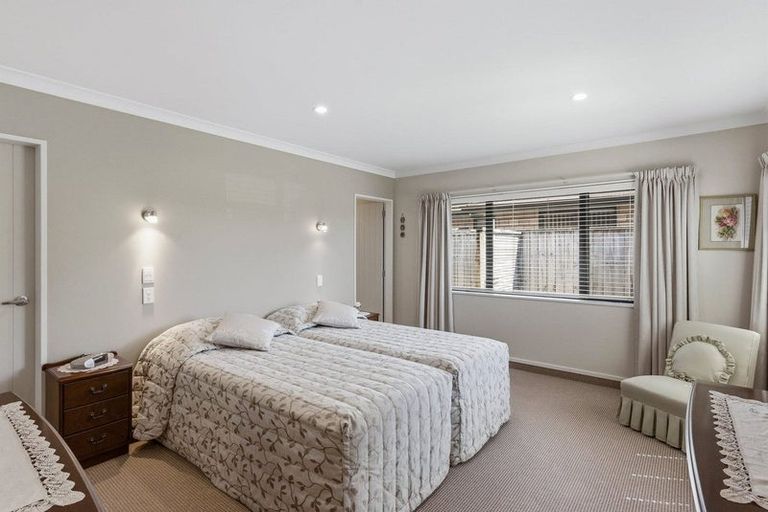 Photo of property in 2 Pearson Place, Paraparaumu, 5032