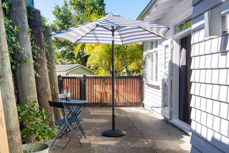 Photo of property in 2 Convent Road, Bluff Hill, Napier, 4110