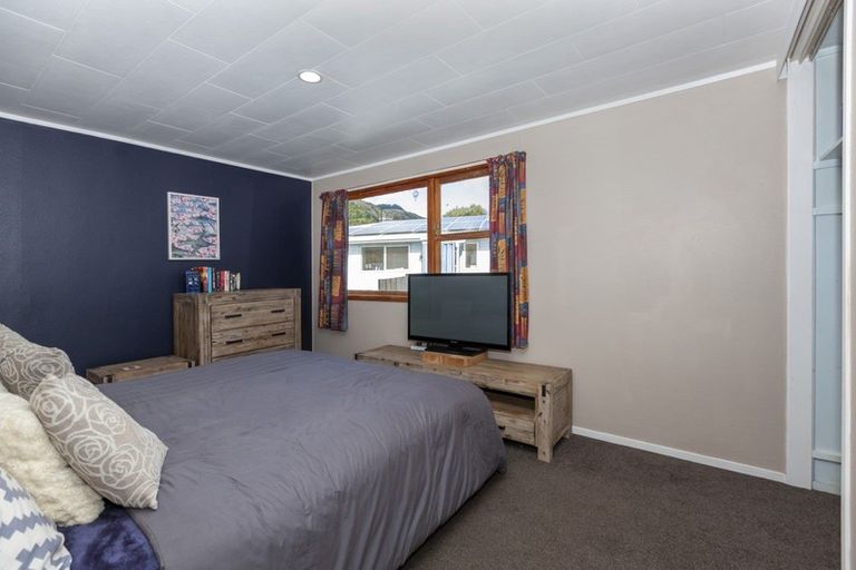 Photo of property in 216 Main Road South, Raumati South, Paraparaumu, 5032