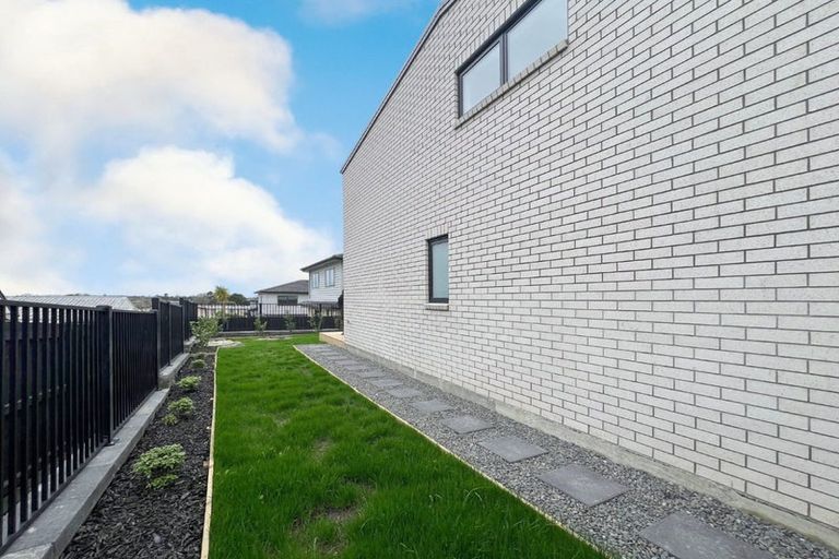 Photo of property in 1/5 Peverill Crescent, Papatoetoe, Auckland, 2025